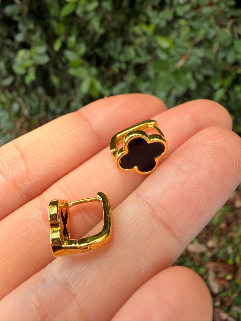 Black Clover Stud Earrings - cloverleaf - Picture 7 of 7